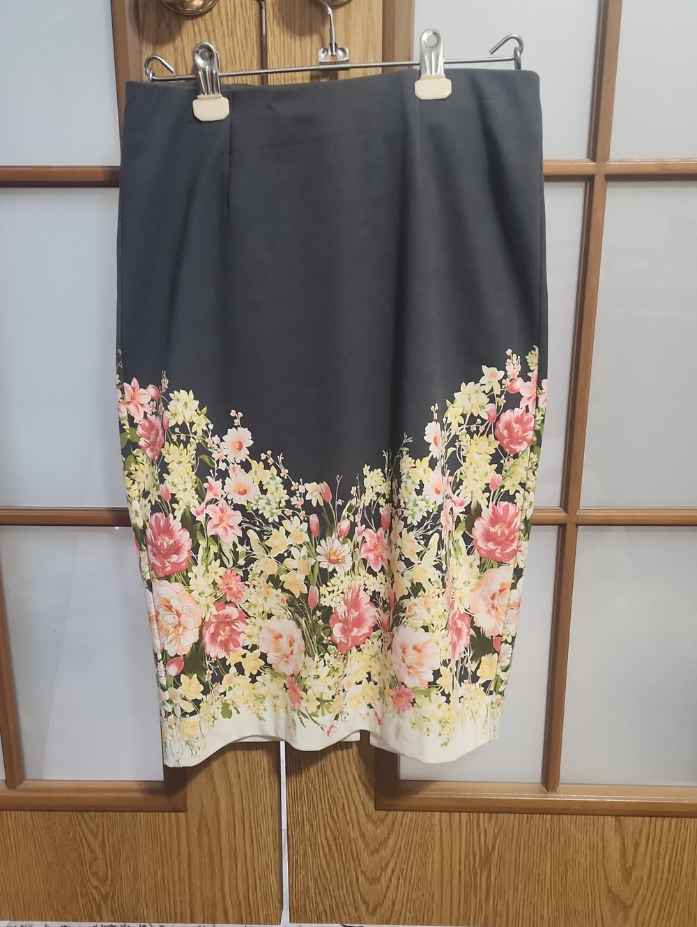 J Jill Xs Grey With Pink And Yellow Floral Pull On Skirt